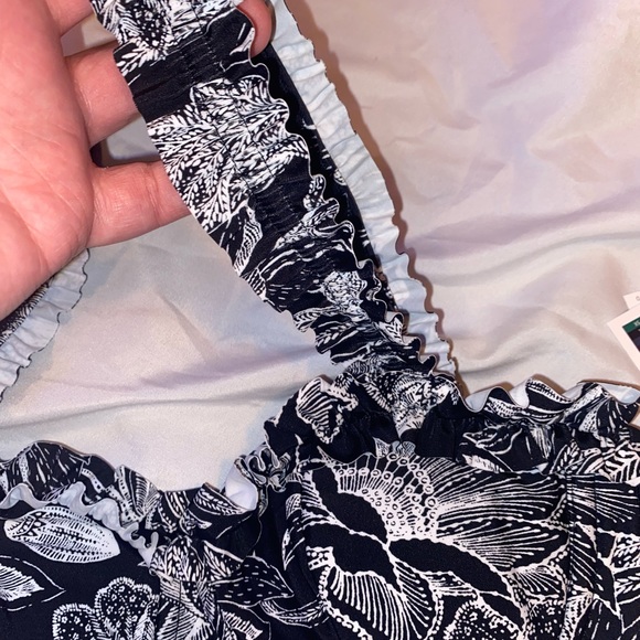 Bikini, women’s size (4-6), white & black design,underwire,padded. - Picture 8 of 11